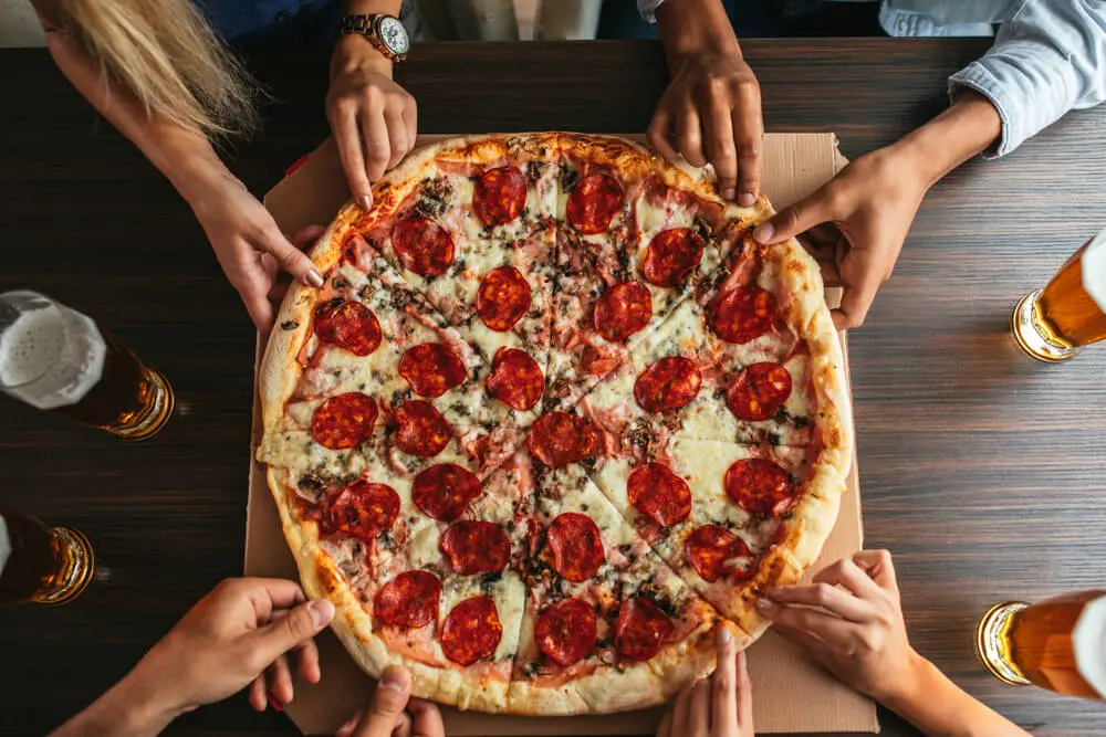 WHERE TO GET THE CHEESIEST PIZZA IN ORANGE BEACH? .